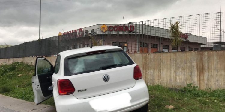 Avola, incidente in via Siracusa: auto finisce fuori strada