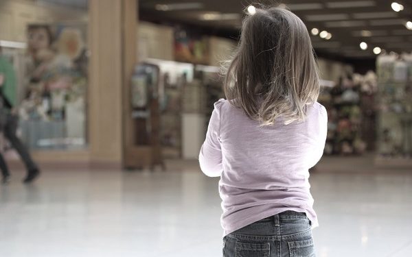 Avola, lascia il figlio di 9 anni da solo nel centro commerciale: intervengono i Carabinieri