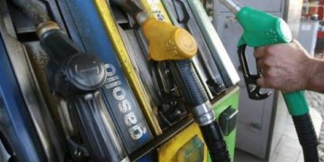 Avola. Armato di martello e cacciavite tenta di rapinare un distributore di benzina, arrestato