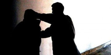 Avola, figlio sospeso: il padre aggredisce il dirigente scolastico