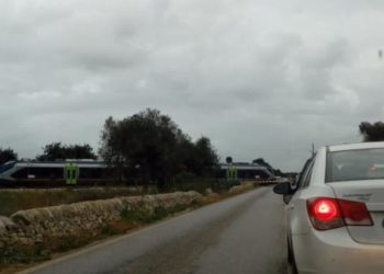 Avola. Treno bloccato al passaggio a livello sulla Cassibile – Avola