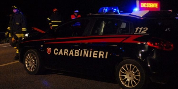 Avola, incidente in via Catalani: auto finisce contro cabina del metano