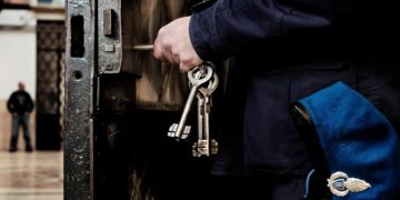 Avola, furto aggravato in concorso: 21enne finisce in carcere