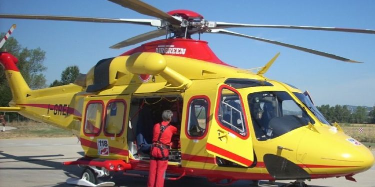 Avola, violento scontro tra auto e bici: interviene l’elisoccorso