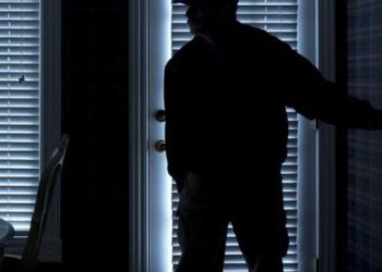 Avola, ruba la centralina dell’antifurto dopo l’irruzione in una villa: giovane denunciato