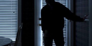 Avola, ruba la centralina dell’antifurto dopo l’irruzione in una villa: giovane denunciato