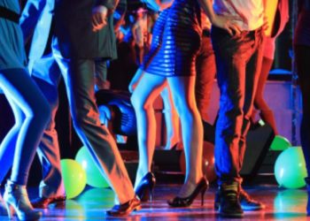 Avola. Musica, karaoke ed animazione senza licenza: denunciato il titolare di un locale