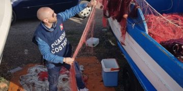 Avola, pescatore sportivo utilizza attrezzatura vietata: multa da 4 mila euro