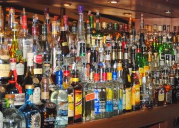 Avola, rubano un computer e alcolici da un bar: arrestati tre giovani