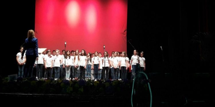 Avola, esibizione del coro del I Circolo didattico “E. De Amicis” al Teatro comunale di Noto