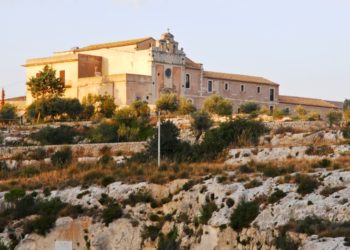 Sorpresi a rubare 800 tegole di terracotta ad Avola Antica: tre arresti