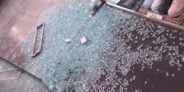 Avola. Spaccata con un vaso, porta via la cassa da un negozio in via D’Agata: arrestato un 55enne