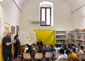 Avola, i bambini diventano cantastorie e imparano il dialetto siciliano con il progetto “Il Maggio dei Libri”