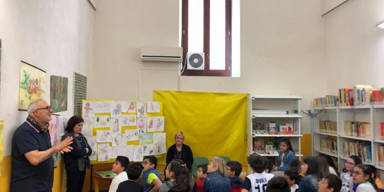 Avola, i bambini diventano cantastorie e imparano il dialetto siciliano con il progetto “Il Maggio dei Libri”