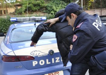 Avola. Fermano il genero per un controllo di Polizia e il suocero si scaglia contro gli agenti: arrestato