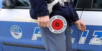 Avola. Fermano il genero per un controllo di Polizia e il suocero si scaglia contro gli agenti: arrestato