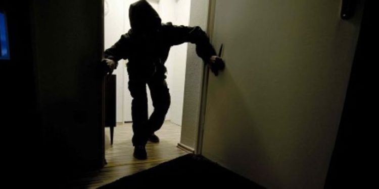 Avola, tenta un furto in un’abitazione ma viene arrestato dopo un inseguimento