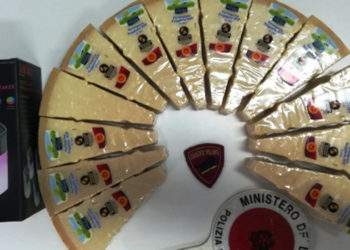 Avola, sorpreso a rubare 13 confezioni di parmigiano ed una lampada: arrestato un 21enne
