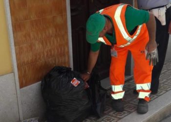 Avola, giro di vite sui rifiuti: ispezioni dei sacchetti per chi non rispetta la differenziata