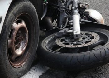 Avola, schianto tra auto e moto sulla strada provinciale: perde la vita un 62enne