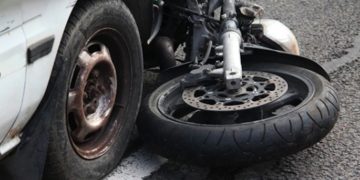Avola, schianto tra auto e moto sulla strada provinciale: perde la vita un 62enne