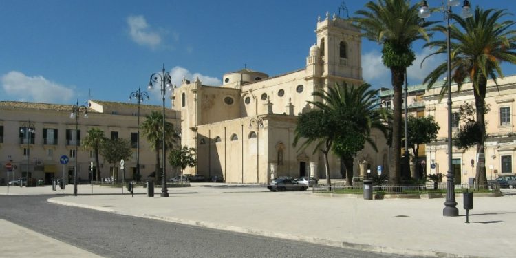 Avola, torna attiva la pedonalizzazione in piazza “Umberto I”