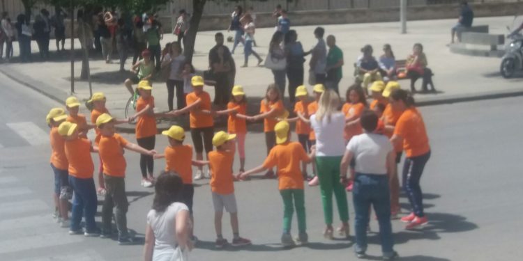 Avola, il I Circolo Didattico “E. De Amicis” festeggia in piazza la conclusione del progetto “Sport di classe”