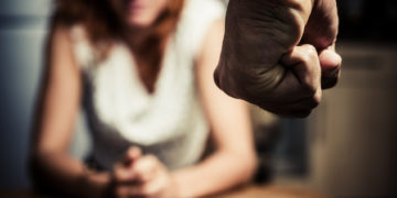 Avola, maltrattamenti in famiglia e atti persecutori: 50enne finisce ai domiciliari