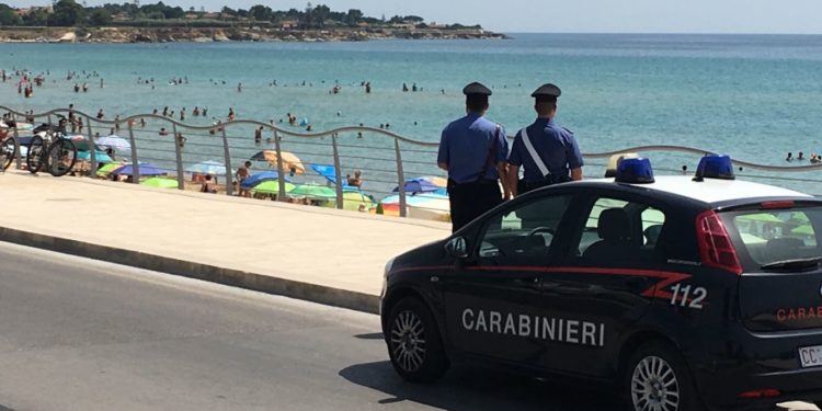 Avola, abusivismo commerciale e occupazione di suolo pubblico: elevate sanzioni per oltre tre mila euro