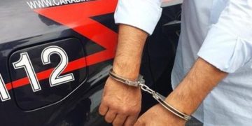 Avola, aggredisce il padre e con una spranga di ferro danneggia il motorino