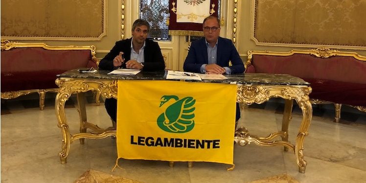 Avola e Noto dicono “Stop alla Plastica”: dal 1 agosto vietate posate, piatti, cannucce e bicchieri