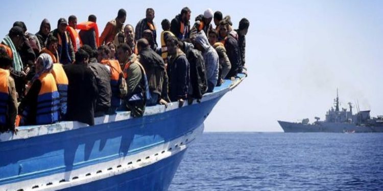 Avola, intercettata una barca a vela con a bordo 59 migranti: trasferiti ad Augusta