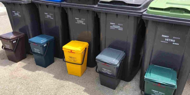 Avola. Raccolta differenziata, al via la consegna dei mastelli porta a porta