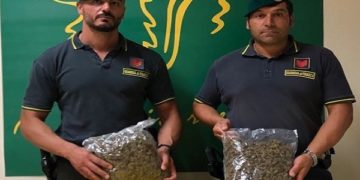 Trasportava su un’auto 1 chilo di marijuana: arrestato dalla Finanza un corriere avolese