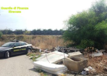La Guardia di Finanza sequestra una discarica abusiva tra Noto e Avola