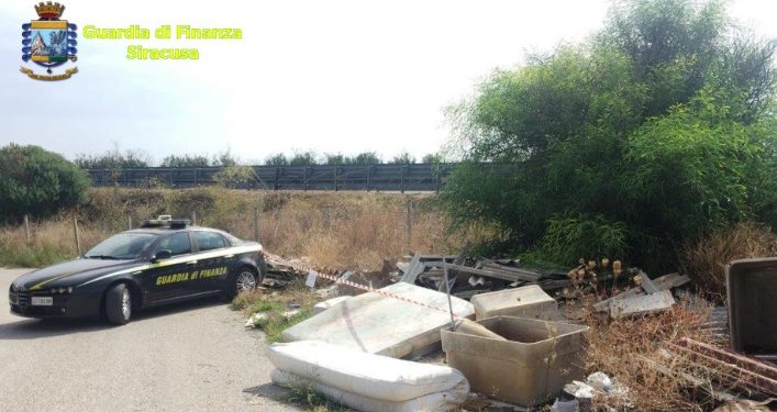 La Guardia di Finanza sequestra una discarica abusiva tra Noto e Avola
