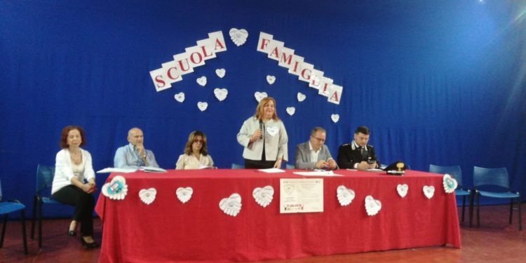 Avola, al “De Amicis” siglato un patto educativo scuola-famiglia per sconfiggere il bullismo