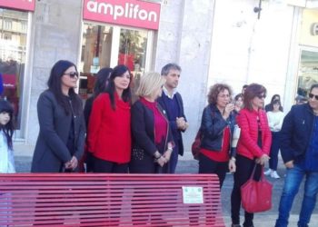 Avola, una panchina rossa in memoria di Loredana Lopiano