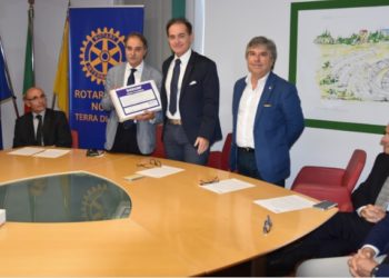 Avola. Il Rotary Club di Noto dona cuffie contro l’alopecia per i pazienti di Oncologia