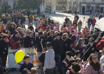 Avola, più di 500 persone alla marcia per i diritti umani di “Equilibri – tutti siamo diversi”