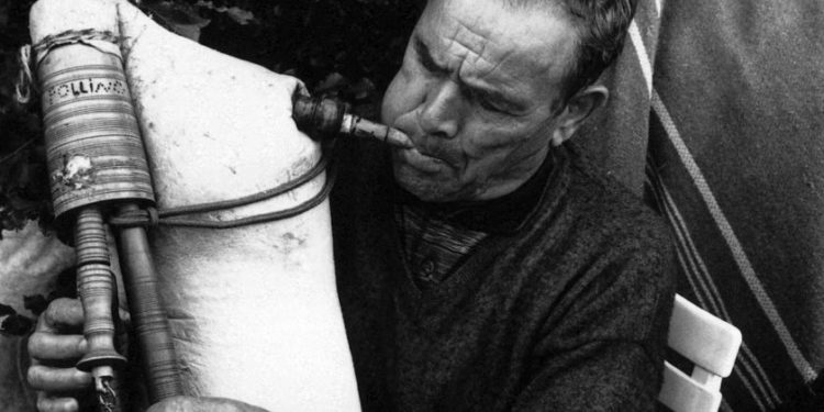 Avola, 1° raduno zampognari: la sfilata lungo le vie della città e l’esibizione nella chiesa San Giovanni Battista