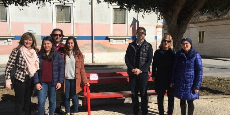 Avola, vandalizzata la panchina rossa in memoria di Loredana Lopiano