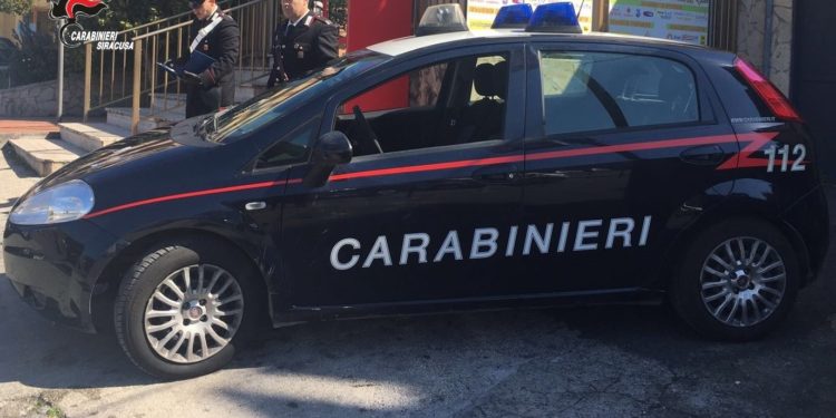 Avola. Armato di coltello a serramanico rapina una tabaccheria: arrestato