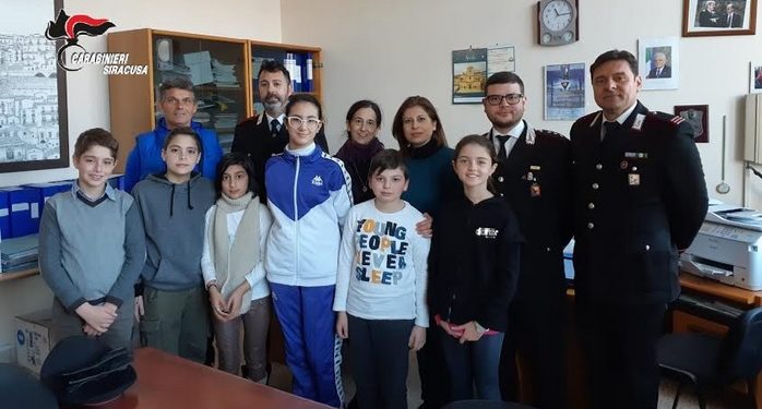 Avola, i Carabinieri “insegnano” a scuola i rischi del web e dell’uso dei social network