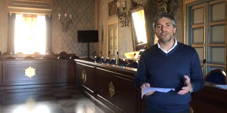 Avola, indagato per falso ideologico il sindaco Cannata. Il commento sui social: “troppi interrogativi”