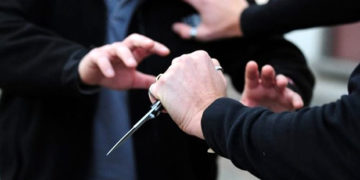 Avola. Minaccia il suocero con un coltello, poi gli danneggia l’auto: denunciato un 42enne