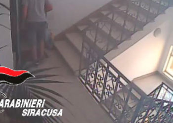 Avola, spacciava in casa pur essendo ai domiciliari: arrestato un 56enne