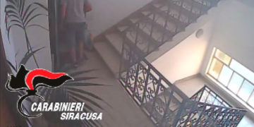 Avola, spacciava in casa pur essendo ai domiciliari: arrestato un 56enne