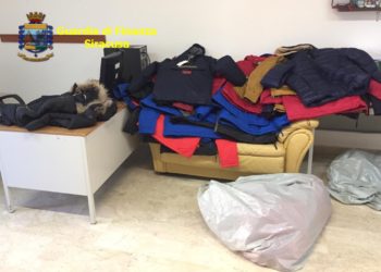 Avola. Merce contraffatta al mercato settimanale, primo sequestro dell’anno delle Fiamme Gialle