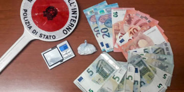 Avola, controlli antidroga della Polizia: ai domiciliari un 25enne, sequestrati 9.5 grammi di cocaina